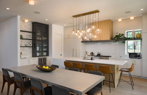 Applewood Villages House | Luxe | Pool | Sauna | Projector