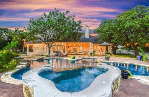 Cedar Park House | Luxe Ranch-Vibe Retreat - Heated 2-Level Pool+ Spa -20 minutes to Austin & Lakes
