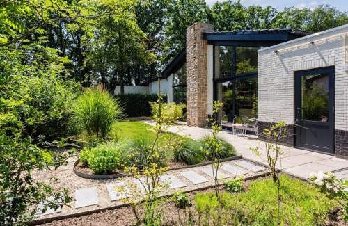 Waalre House | Luxe recreatiewoning midden in bosrijke omgeving 31L