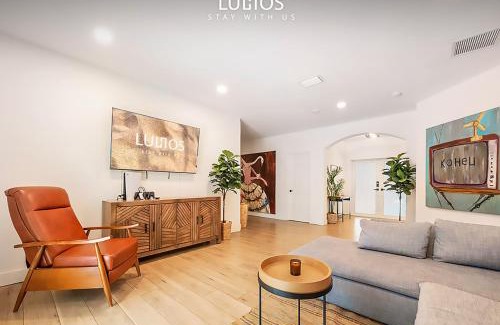 Ludlam House | Luxe Retreat with Private Beach & Pool Paradise L53