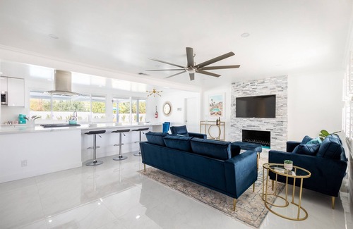 Racquet Club West Villa | Luxe Saltwater Pool Spa + Postcard perfect Views! Private Yard Location! Near DT