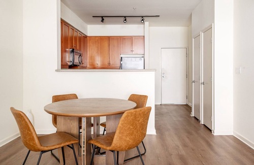 San Jose Apartment | Luxe San Jose 1BR w/Gym, Pool, W/D, walk to WF + Caltrain, by Blueground