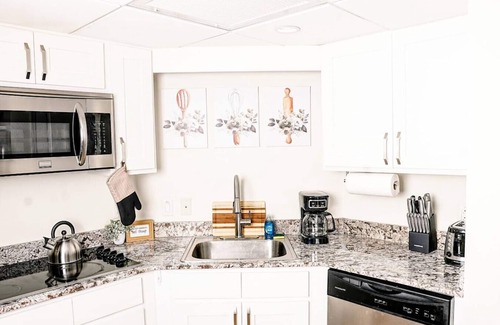Fort Myers River District Apartment | Luxe Stay | Water & City View in Downtown Ft Myers