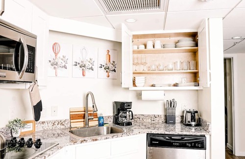 Fort Myers River District Apartment | Luxe Stay | Water & City View in Downtown Ft Myers