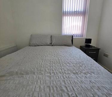 Stonnall House | LUXE Villa Near NEC, BHX & Train