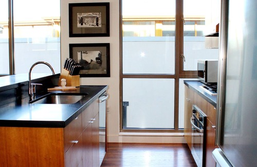 Hood River Condo | Luxe Water View Condo in the Heart of Hood River