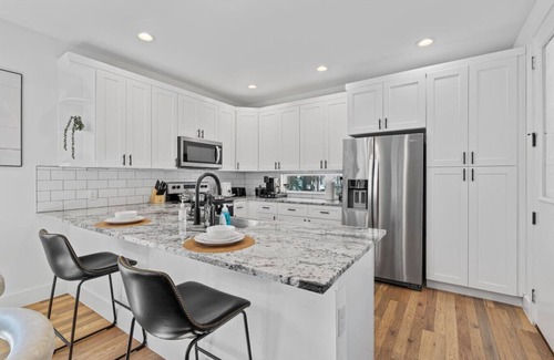 University Hills and Windsor Park House | Luxe Windsor Park Home | Close to F1, ACL + More!