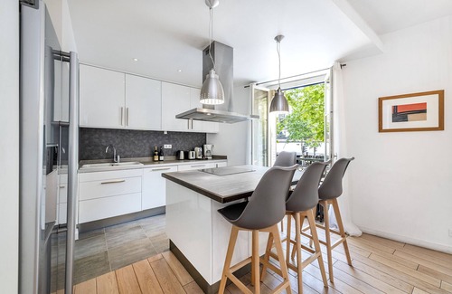 Montparnasse Apartment | LUXEMBOURG-PARISIAN AND BUSTLING SECTION OF THE ST GERMAIN NEIGHBORHOOD