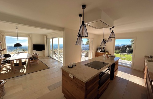 Tourrettes-sur-Loup House | Luxery Stone house with 180˚ Sea views, heated infinity pool, air-con, renovated