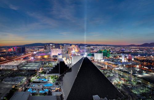 Las Vegas Strip Resort | Luxor