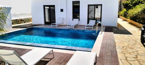 Nea Chora Villa | Luxsuites