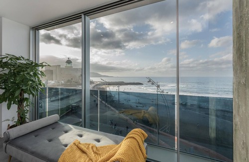 Las Palmas de Gran Canaria Apartment | Luxury facing Las Canteras Beach