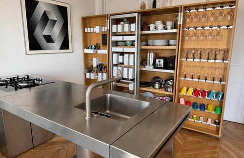 Quartier de la Porte-Saint-Denis Apartment | Luxueux Appartement Parisien Rénové Avec vue Époustouflante sur Montmartre