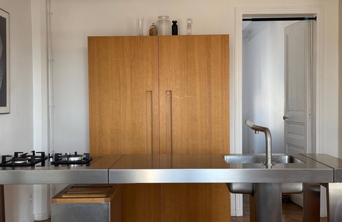 Quartier de la Porte-Saint-Denis Apartment | Luxueux Appartement Parisien Rénové Avec vue Époustouflante sur Montmartre