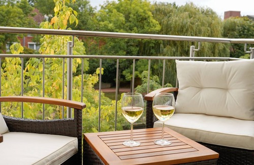 Doehren Apartment | Luxuriöses Messe Apartment an der Leineinsel in Hannover, Direkt am Wasser