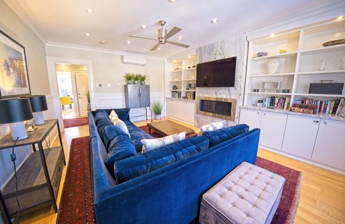Roncesvalles Village Apartment | Luxurious 2 bed 2 bath, 400 sqft deck, near 400 acre park and lake