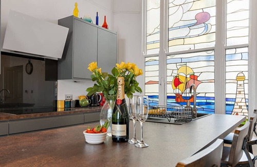 Teignmouth Apartment | Luxurious 2 Bed Apartment, Free Parking & Netflix