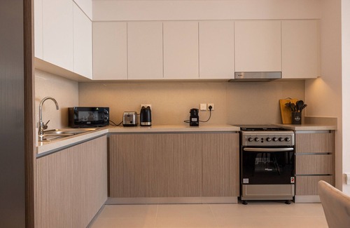 Dubai Apartment | Luxurious 2-Bedroom Apartment with Burj Khalifa & Waterfront Views