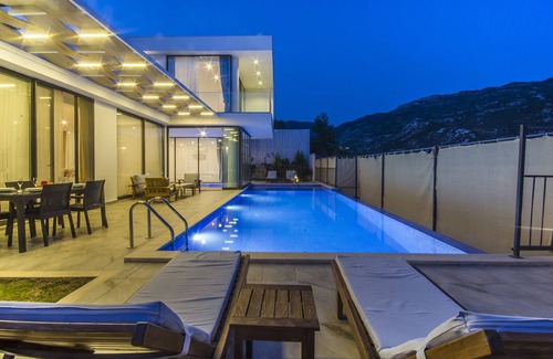 Islamlar House | Luxurious 2 Bedroom Villa with Large Secluded Pool and Lots of Outdoor Space