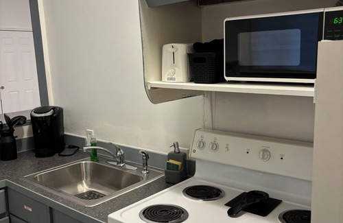 Durham House | Luxurious 2BR Apt. w/Shared Backyard Pool & Spa
