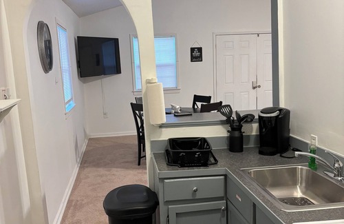 Durham House | Luxurious 2BR Apt. w/Shared Backyard Pool & Spa