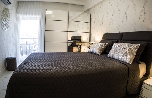Kusadasi Apartment | Luxurious 2BR! Netflix & Kitchen - 5 Min From Beach