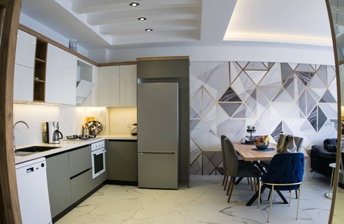 Kusadasi Apartment | Luxurious 2BR! Netflix & Kitchen - 5 Min From Beach