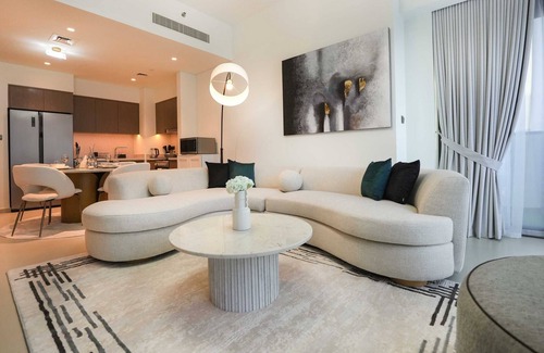 Downtown Dubai Apartment | Luxurious 2BR With Dubai Mall & Burj Khalifa Right At Your Door Step