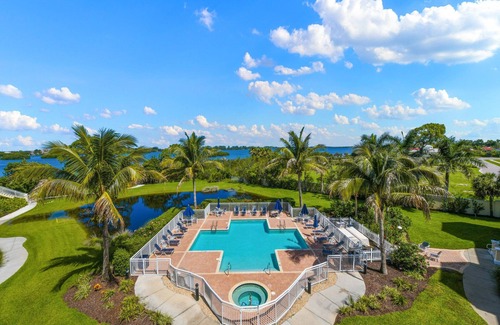 Osprey Condo | Luxurious 3/2 Waterfront Retreat in Osprey, FL!