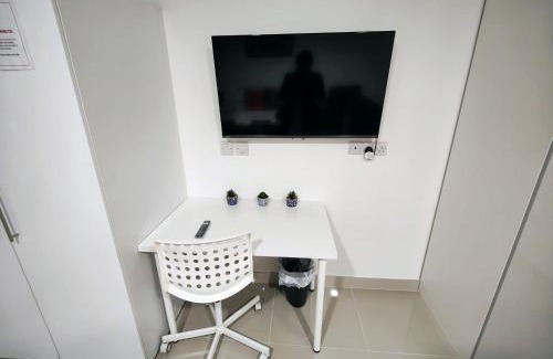 Leeds Apartment | Luxurious 3 bed Ensuites & kitchenettes Nr LGI Hospital & Uni - Free 5G WIFI & Netflix Short Stays - Contractors Free Parking