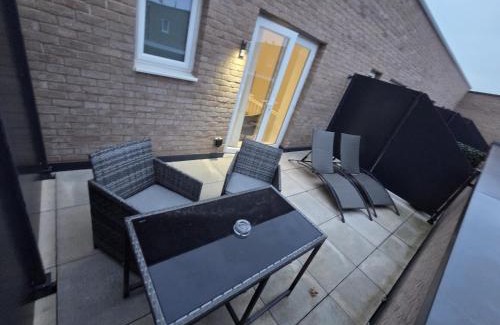 Hatfield House | Luxurious 3 Bed & 3 Bath Hatfield House with Balcony View & Terrace Garden