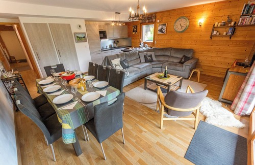 Samoens Apartment | Luxurious 3 bedroom apartment with hot tub and terrace in an envious location