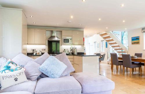 St Austell House | Luxurious 3 Bedroom New England Style Villa - Trewhiddle Villa 21