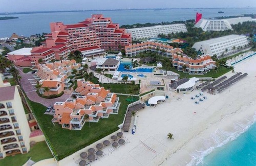 Zona Hotelera Villa | Luxurious 3-bedroom villa with AC, WiFi in terrific Cancún with beautiful beach