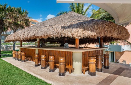Zona Hotelera Villa | Luxurious 3-bedroom villa with AC, WiFi in terrific Cancún with beautiful beach