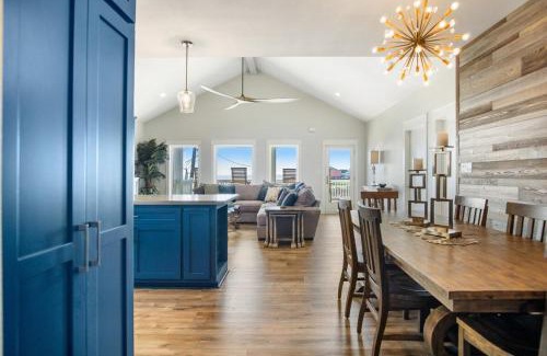 Crystal Beach House | Luxurious 3BR Beach House with Ocean Views and TikiBar - Deja Blue