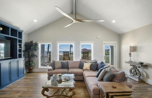 Crystal Beach House | Luxurious 3BR Beach House with Ocean Views and TikiBar - Deja Blue