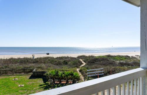 Crystal Beach House | Luxurious 3BR Beach House with Ocean Views and TikiBar - Deja Blue