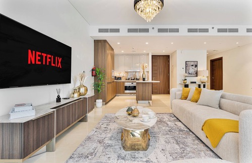 Downtown Dubai Apartment | Luxurious 3BR in Downtown with Burj Khalifa View