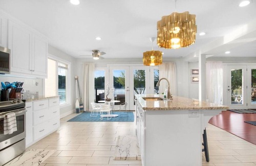 Eatonton House | Luxurious 3br Lake House + Dock