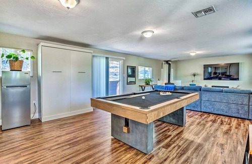 Oakhurst House | Luxurious 4-bedroom house with king beds/AC in Oakhurst one mile from Bass Lake