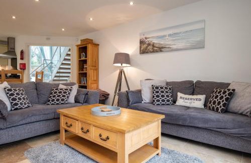 St Austell House | Luxurious 4 Bedroom New England Style Villa - Trewhiddle Villa 24