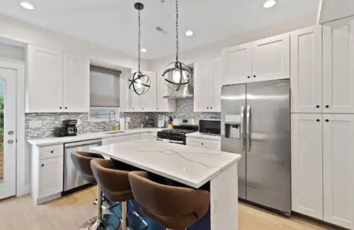 North Philadelphia West House | LUXURIOUS 4BR/2.5Br+ROOFDECK+SLEEPS 8+