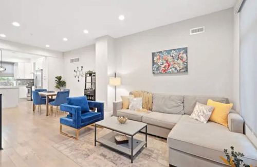 North Philadelphia West House | LUXURIOUS 4BR/2.5Br+ROOFDECK+SLEEPS 8+