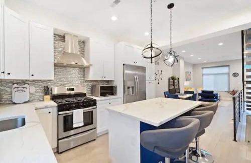 North Philadelphia West House | LUXURIOUS 4BR/2.5Br+ROOFDECK+SLEEPS 8+