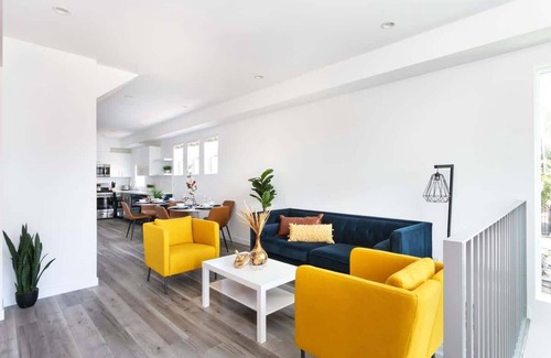 Historic Filipinotown House | Luxurious 4BR 3.5BA Townhome with Parking