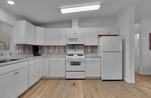 Gatlinburg - Pigeon Forge RV Rental | Luxurious 4BR Mountain Haven with Parking