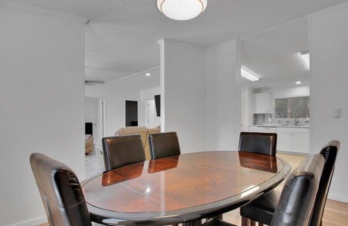Gatlinburg - Pigeon Forge RV Rental | Luxurious 4BR Mountain Haven with Parking