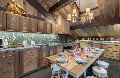 Meribel Centre Apartment | Luxurious 5-bedroom duplex near slopes