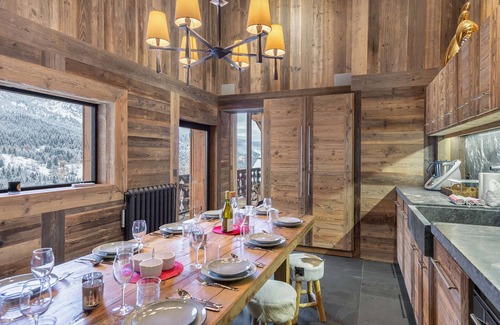 Meribel Centre Apartment | Luxurious 5-bedroom duplex near slopes